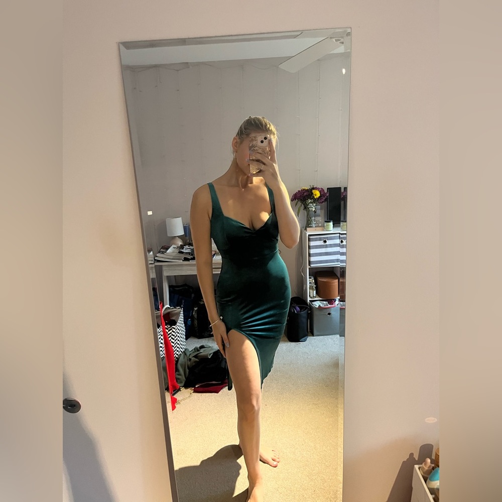 Emerald green, fitted dress from Windsor. Worn once and in perfect condi…